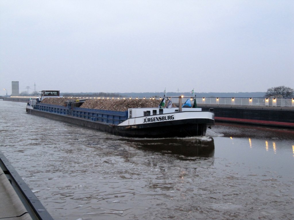 MS Jrgensburg  im Trog  des Magdeburger Wasserstrassenkreuzes bei der berquerung der Elbe mit Fahrtrichtung Schleuse Hohenwarthe. 27.02.2011 