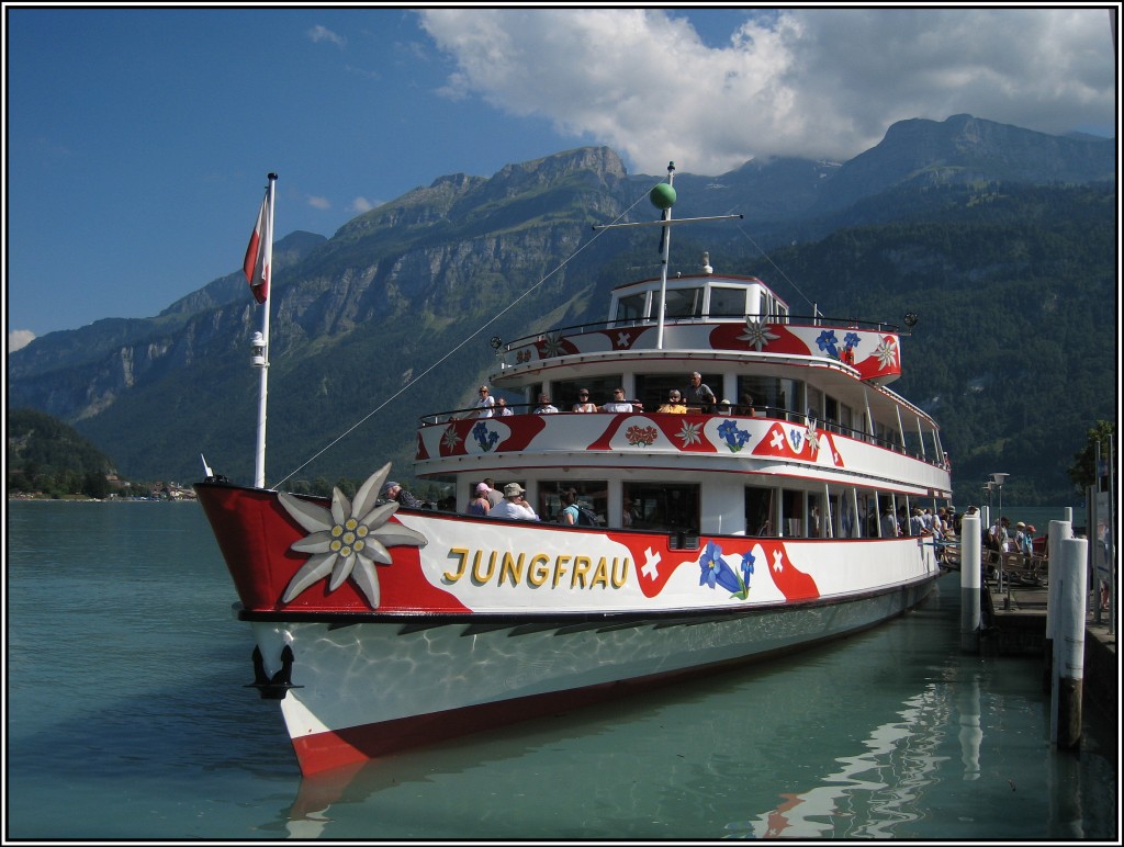 MS  Jungfrau  am Schiffsanleger in Brienz am Brienzersee, aufgenommen am 20.07.2010.