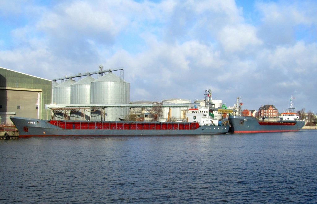 MS LENE D IMO 8611013, liegt am Lbecker Lagerhauskai 1 vor der JAN D ...
Aufgenommen: 25.2.2012