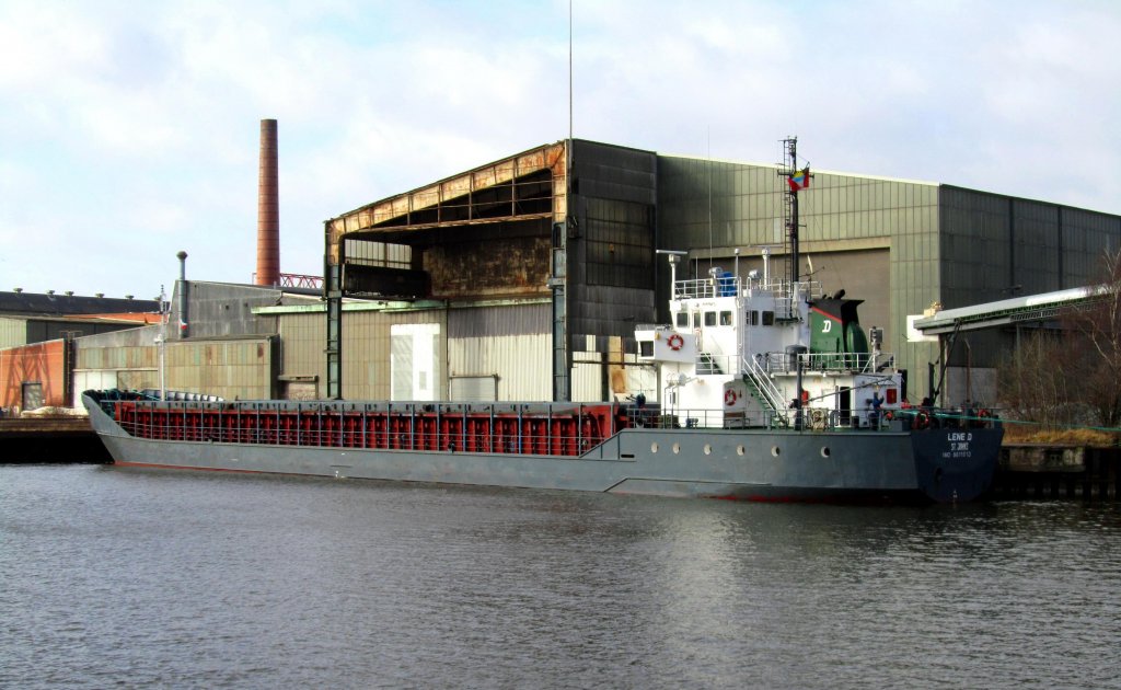 MS LENE D IMO 8611013, 82,0m x 12,0m, gebaut 1987 auf der Husumer Schiffswerft, liegt am Lbecker Lagerhauskai 1 mit einer Dngerladung aus Klaipeda ...Aufgenommen: 25.2.2012