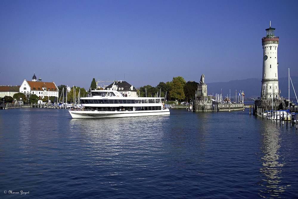 MS Lindau - Einfahrt in den Lindauer Hafen  08.10.2010