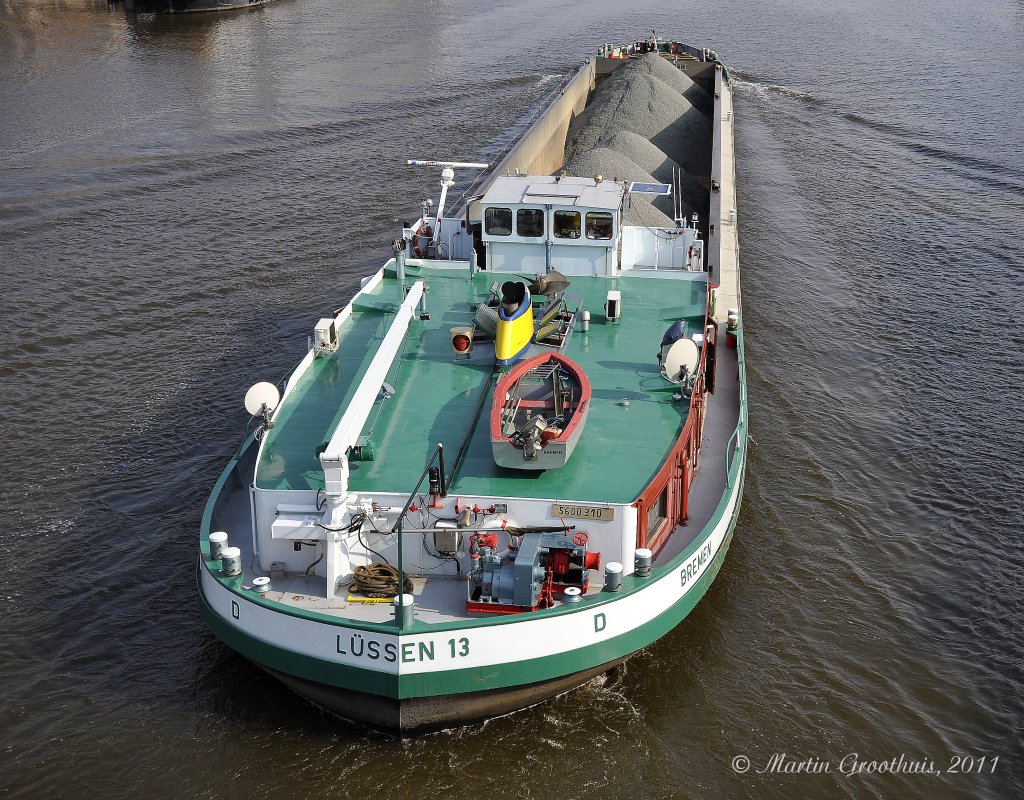 MS  Lssen 13  am 18.04.2011 einlaufend Bremen. L:80m / B:9,50m / Tg:2,70m / Bj:1971 / Tonnage 1409t / Heimathafen Bremen / GMS 05600310 