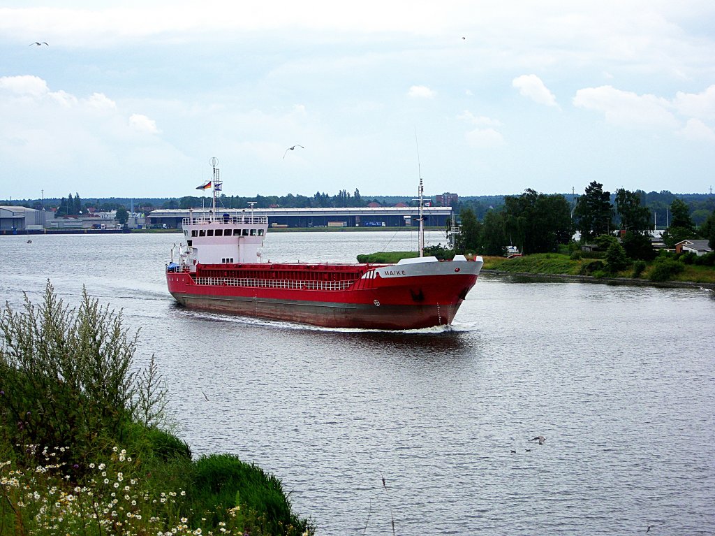 MS MAIKE, IMO 8905115, kommt traveaufwrts von Travemnde... Aufgenommen: 11.7.2012