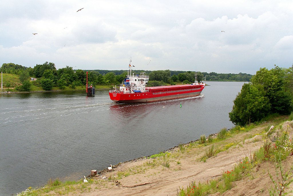 MS MAIKE IMO 8905115, mit Kurs Lbeck Vorwerker Hafen... Aufgenommen: 11.7.2012