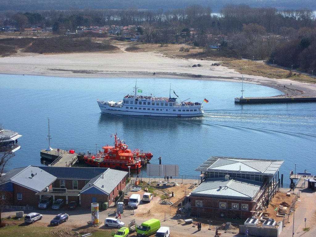 MS MARITTIMA, IMO 5315412, dreht seine Hafen- und Ostseerundfahrt-Runde vor der Lbeck-Travemnder Lotsenstation seewrts ... Aufgenommen: 22.3.2012