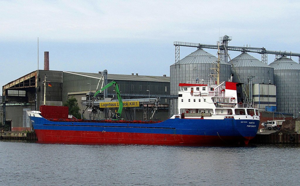 MS MARTHA IMO 7516694 hat Dnger aus Litauen nach Lbeck gebracht, der bereits am Lagerhauskai 1 gelscht worden ist... Aufgenommen: 10.5.2012