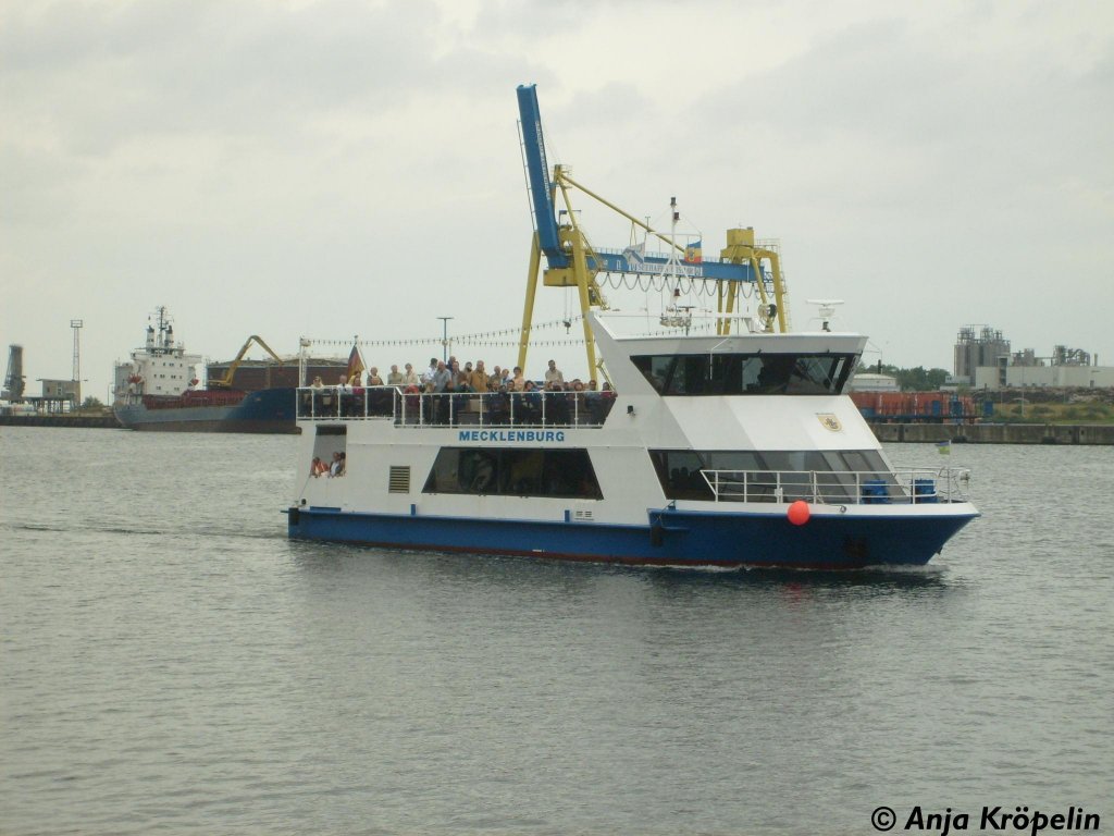 MS Mecklenburg bei einlaufen In Wismar 