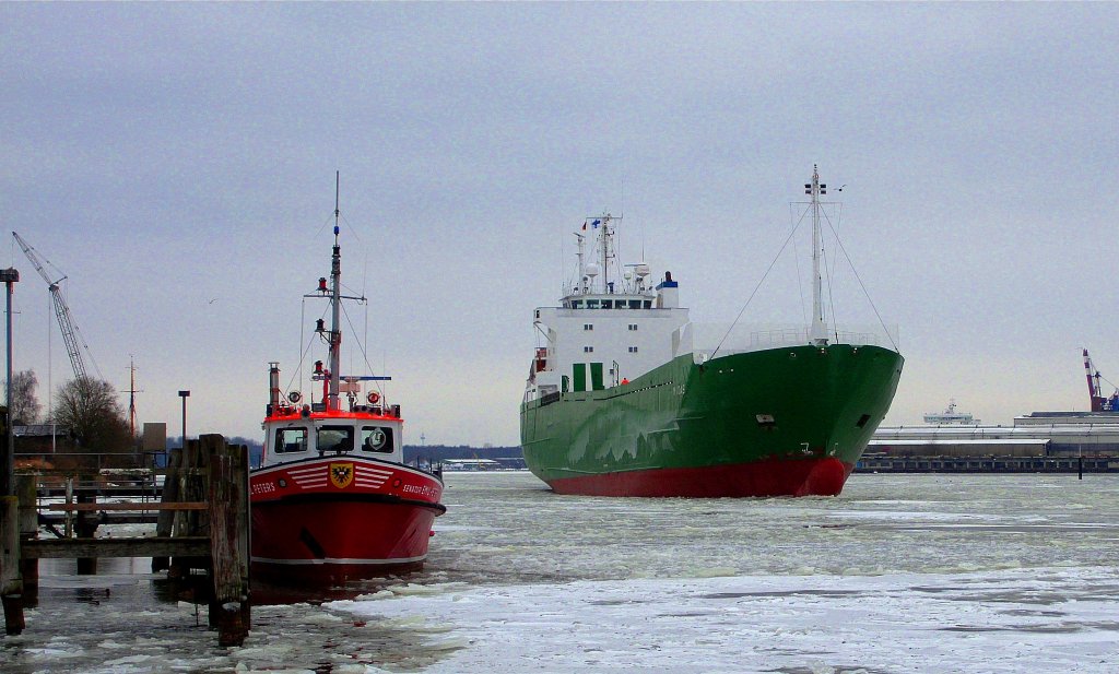 MS MIDAS IMO 9002659, hat Papier aus Finnland gelscht und luft auf der Trave seewrts mit Kurs Finnland aus... Aufgenommen: 11.2.2011