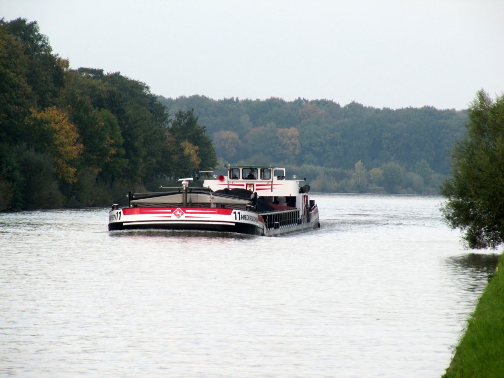 MS Niedersachsen 11 am 05.10.2010 auf dem MLK mit Fahrtrichtung BS. 