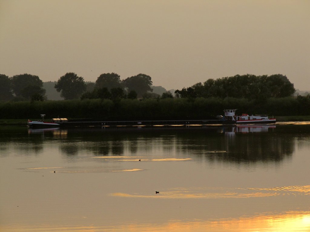 MS Niedersachsen 9 kommt aus dem Elbe-Seitenkanal (ESK) und biegt in den Mittellandkanal (MLK) mit Fahrtrichtung BS ein. 05.10.2010