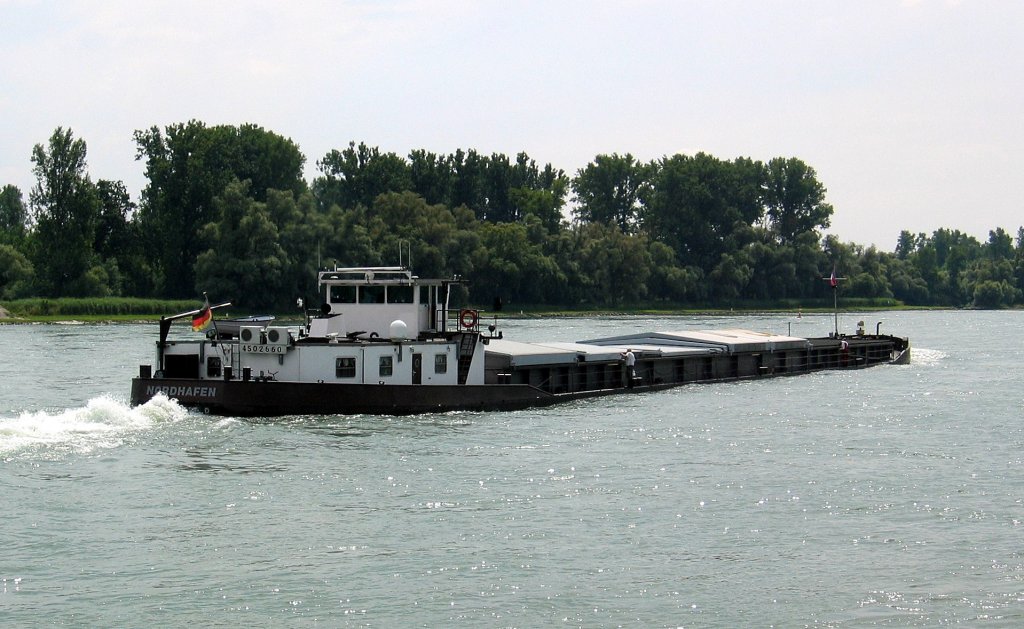 MS Nordhafen , 4502660 , 85,90 x 10,50 , am 26.07.2008 bei Neuburg am Rhein zu Berg.