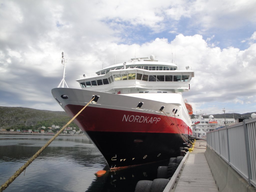 MS Nordkapp in Hammerfest am 4.7.10