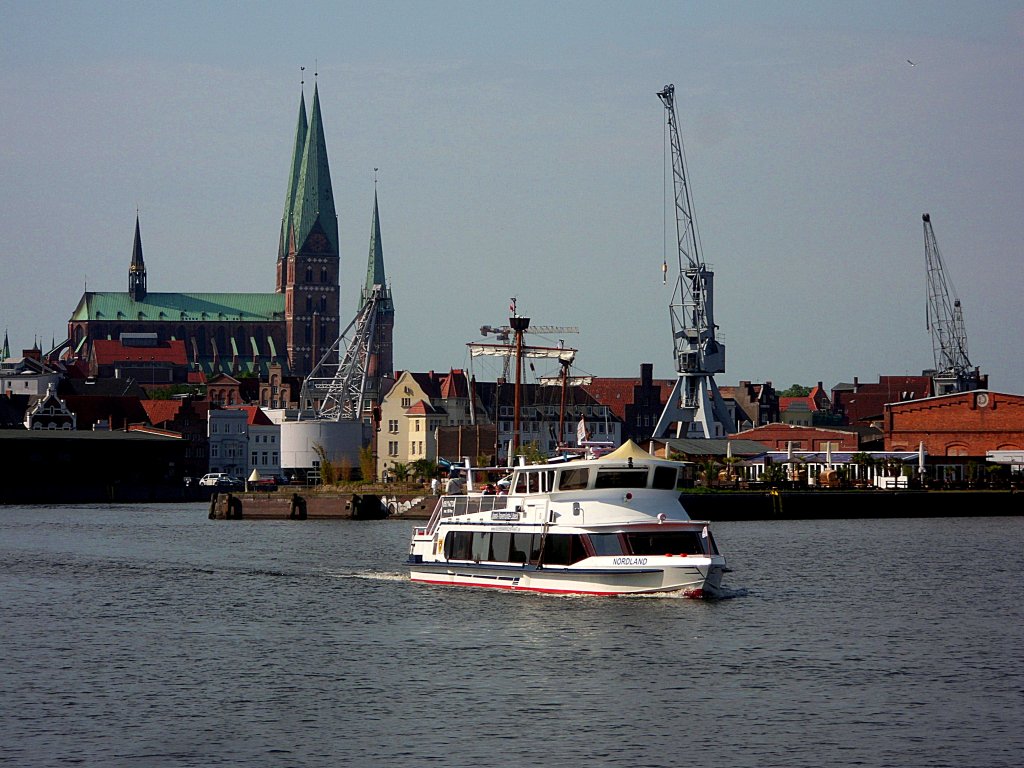 MS Nordland, Passagierschiff mit Kurs Travemnde im Lbecker Burgtorhafen... Aufgenommen: 20.5.2012