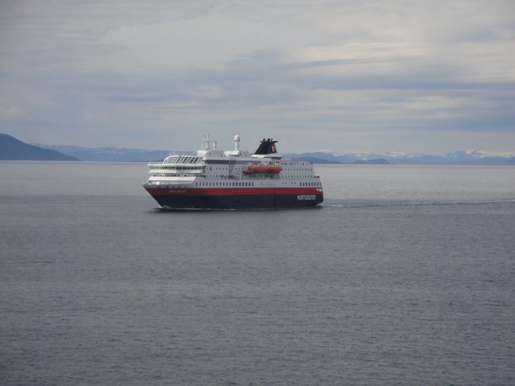 MS Polarlys von der Nordkapp aus zwischen Havoysund und Hammerfest; 4.7.10