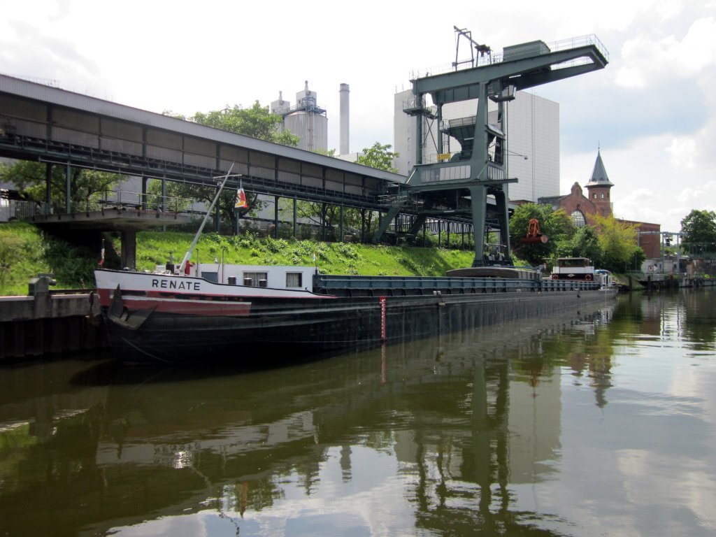 MS Renate , 0460040 , 80 x 8.20 , hier beim Leichtern am Kraftwerk Berlin-Moabit im Berlin-Spandauer-Schifffahrtskanal am 26.07.2011