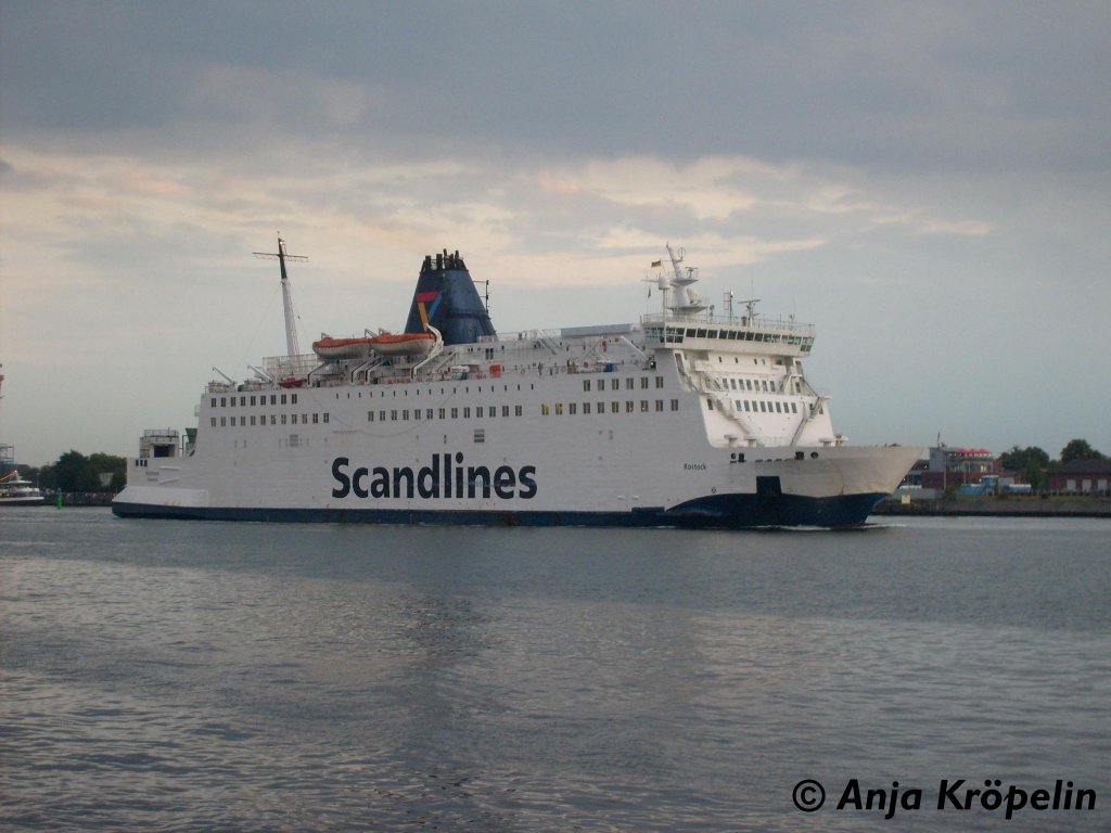 MS Rostock beim auslaufen in Warnemnde