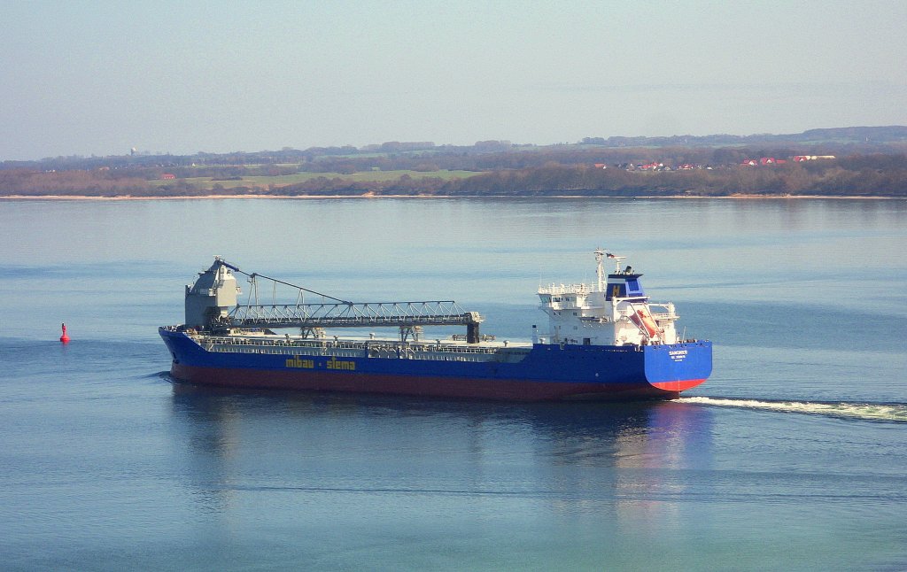 MS SANDNES IMO 9306029, hat die Ostsee erreicht und wird gleich den Trave-Lotsen von Bord lassen... Aufgenommen: 22.3.2012