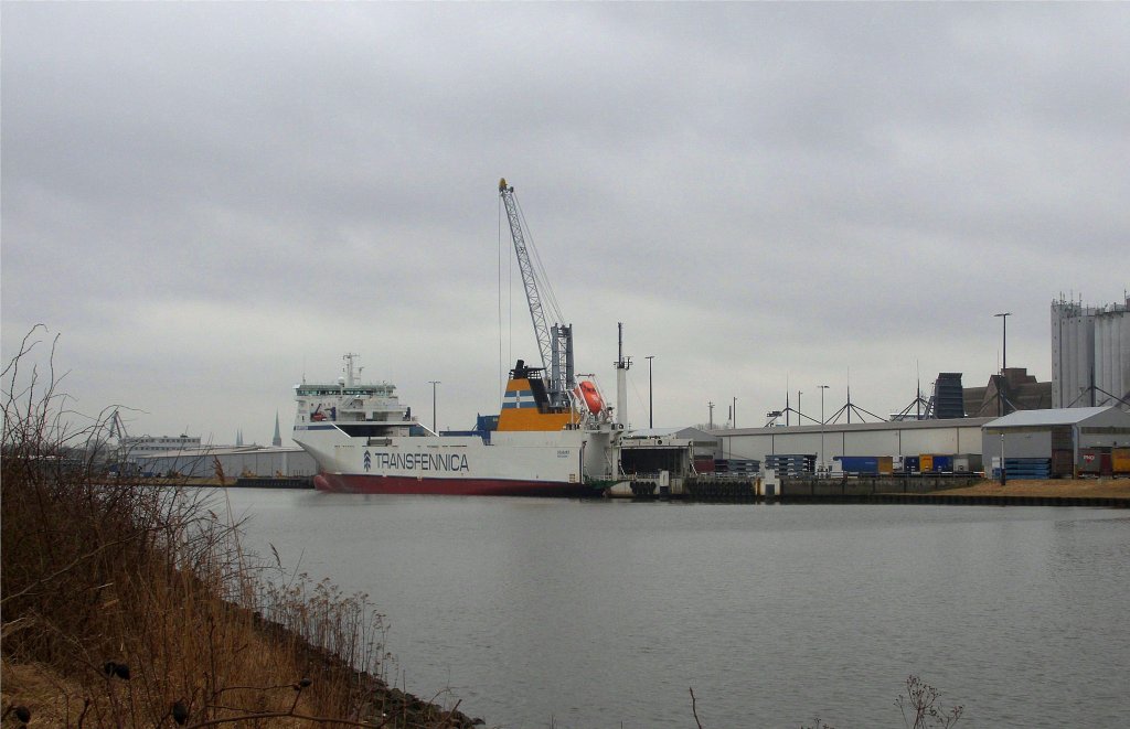 MS SEAGARD IMO 9198977 ist 1997 gebaut, 155m lang und 22m breit, fhrt fr TRANSFENNICA im Finnland-Verkehr zwischen den Aland-Inseln und Lbeck...Bild vom Liegeplatz 4 des Nordlandkai...
Aufgenommen am 24.2.2012