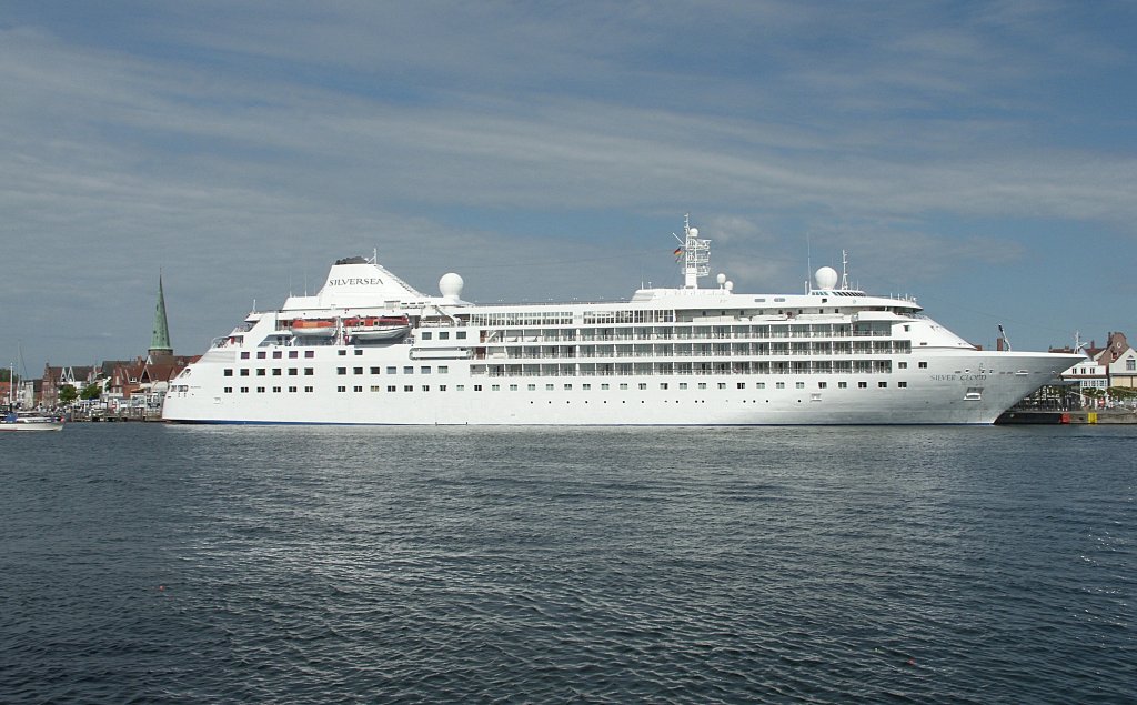 MS SILVER CLOUD IMO 8903923, liegt heute von 8:00 - 23:00 Uhr erstmalig am Ostpreussenkai in Lbeck-Travemnde ...  Aufgenommen: 27.5.2012