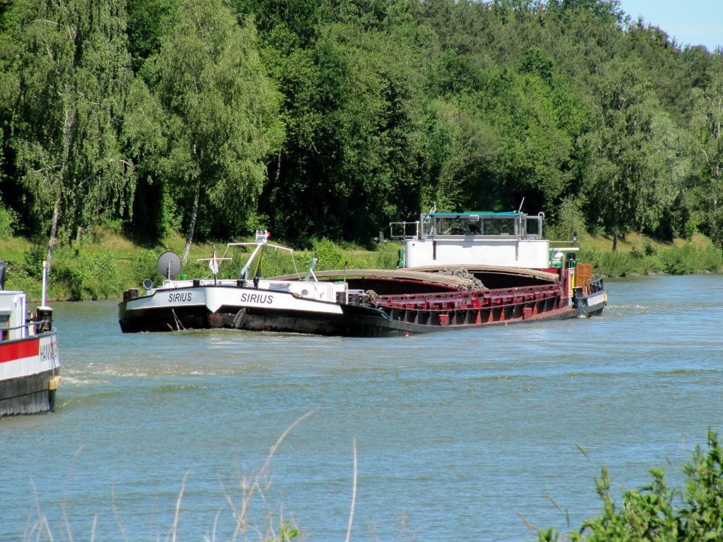 MS Sirius , 04011290 , am 04.06.2011 auf dem ESK bei Wollerstorf mit Fahrtrichtung Wittingen / MLK. Wurde gerade vom MS Niedersachsen 9 berholt.