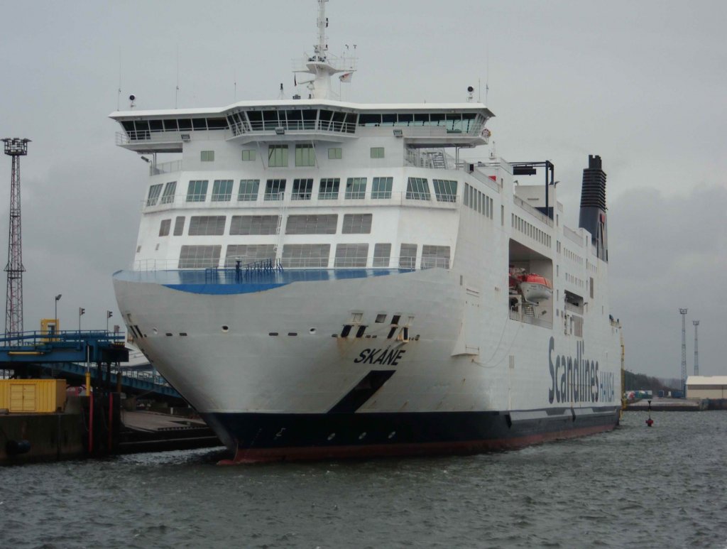 MS Skane der Reederei Scandlines am 07.04.11 in Rostock. 1998 in Dienst gestellt, noch immer die grte Eisenbahnfhre der Welt.