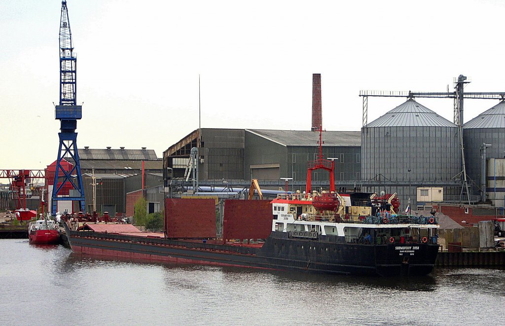 MS SORMOVSKIY IMO 8419647, Lnge: 119m Breite: 13m, Rufzeichen: UGYM ,hat 3.850T Futtermittel aus St.Petersburg nach Lbeck gebracht... Aufgenommen: 3.5.2012