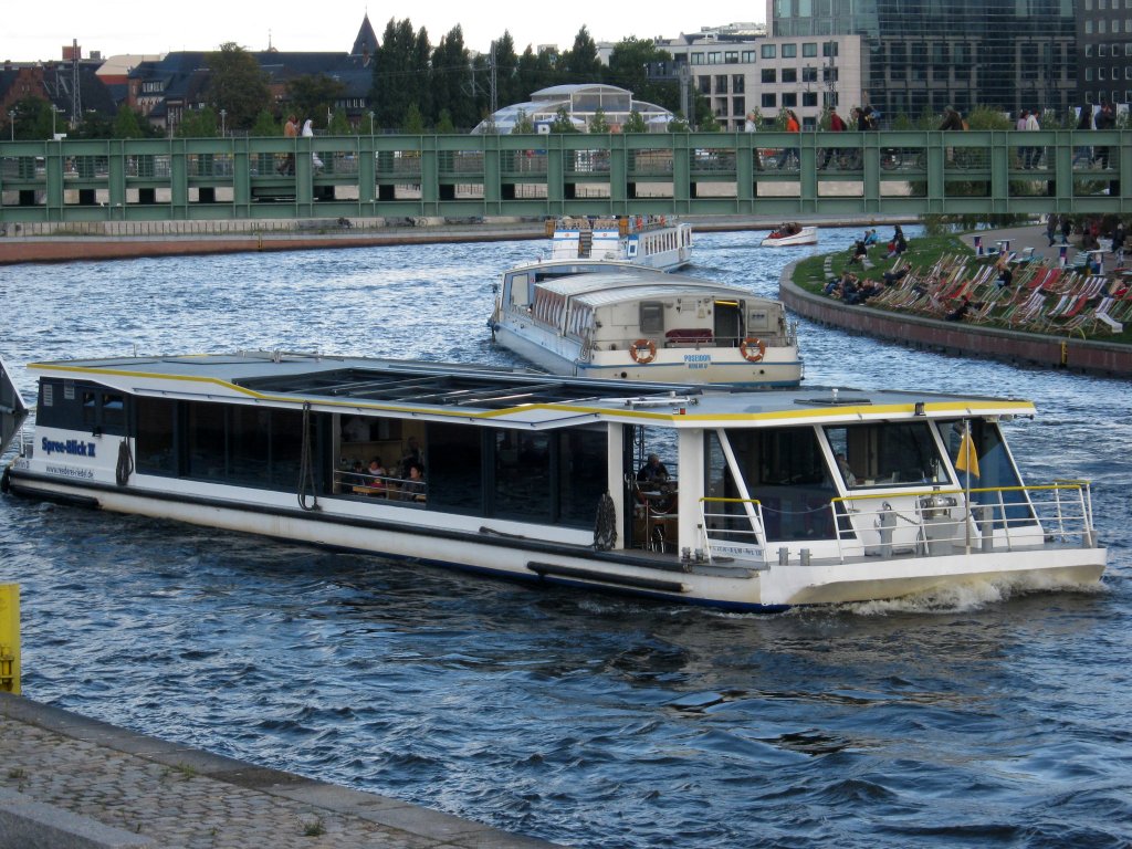 MS Spreeblick II am 05.09.2010 auf der Spree zu Tal am Abzweig zum Humboldthafen in Berlin-Mitte.