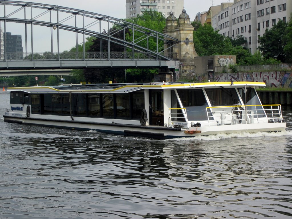 MS Spreeblick II der Reederei Riedel am 03.07.2012 auf der Spree zu Tal.