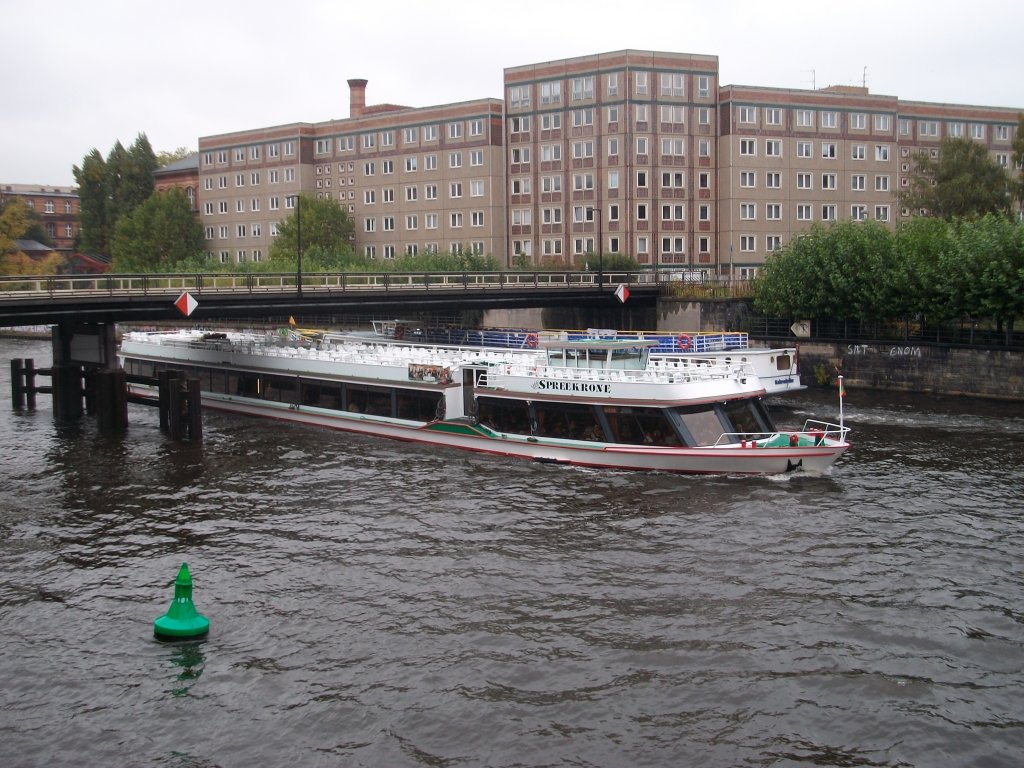 MS  Spreekrone  auf der Spree am 16.Oktober 2010 in Berlin.