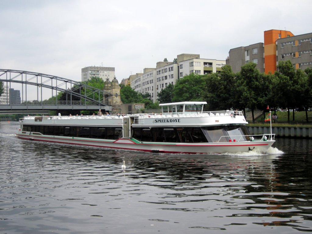 MS Spreekrone der Reederei Winkler am 03.07.2012 auf der Spree zu Tal.