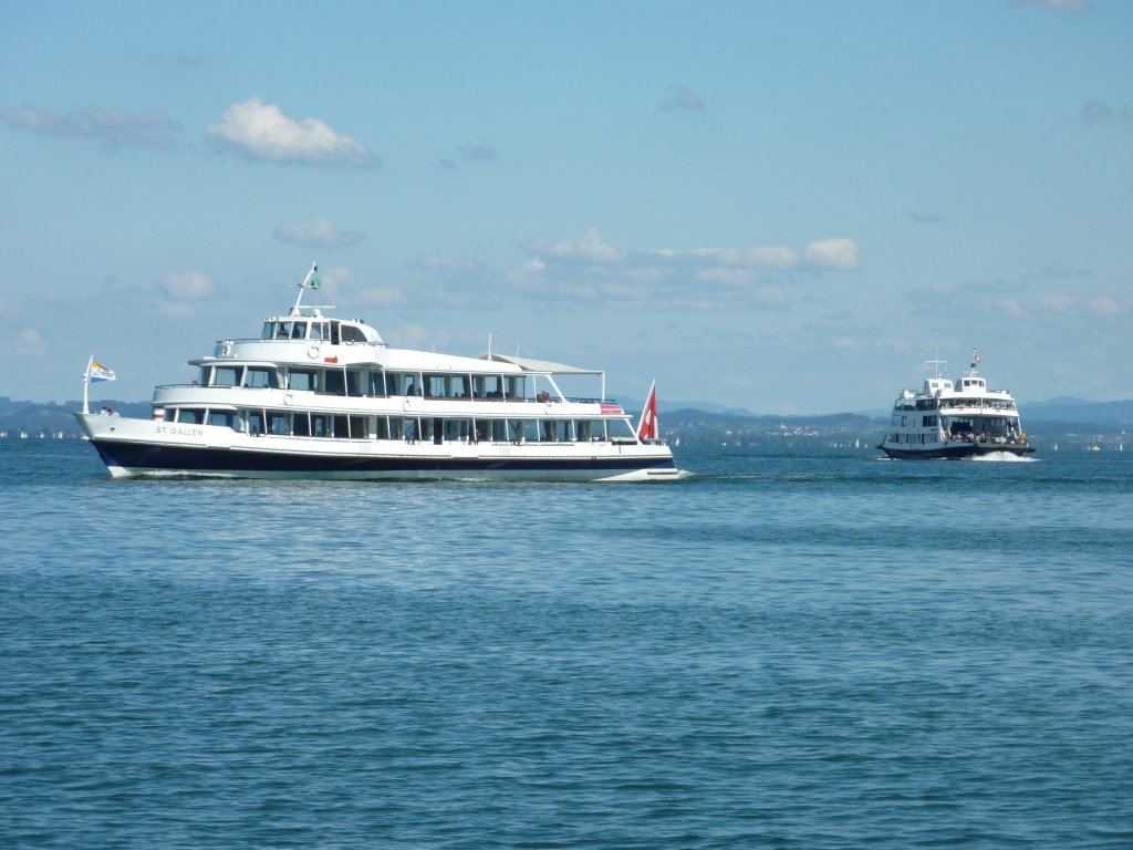 Ms St. Gallen und MF Romanshorn vor Einfahrt in Romanshorn