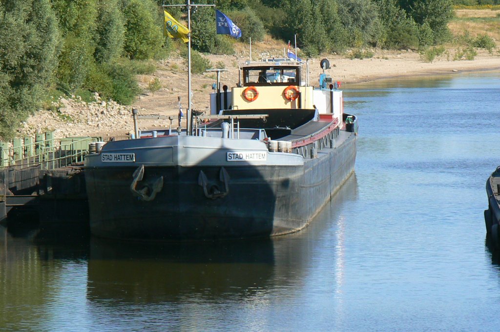 ms. Stad Hattem im hafen von der verladestelle im Rees km 835.