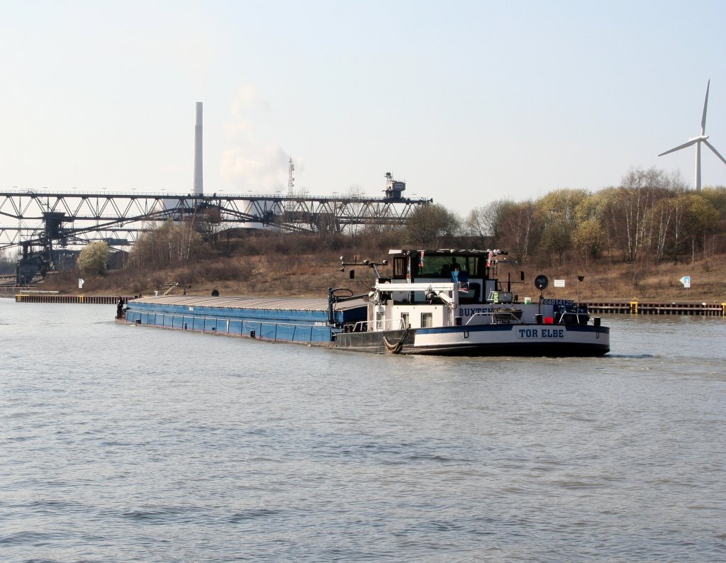 MS Tor Elbe , 04014120 , am 23.03.2012 im MLK zu Berg kurz v.d. Werkshafen KW Mehrum