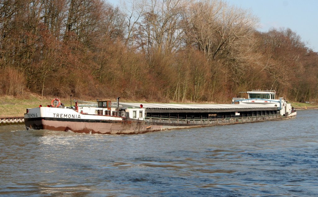 MS Tremonia , 04401910 , 84 x 8,20 , am 23.03.2012 im MLK zu Berg bei km 195