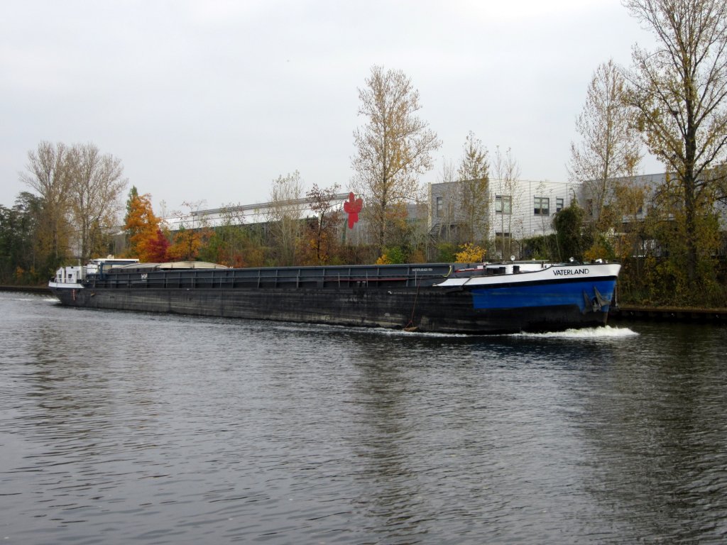 MS Vaterland , 04007010 , 80 x 8.20 , am 28.10.2011 im Westhafenkanal zw. Berliner Westhafen und der Schleuse Charlottenburg