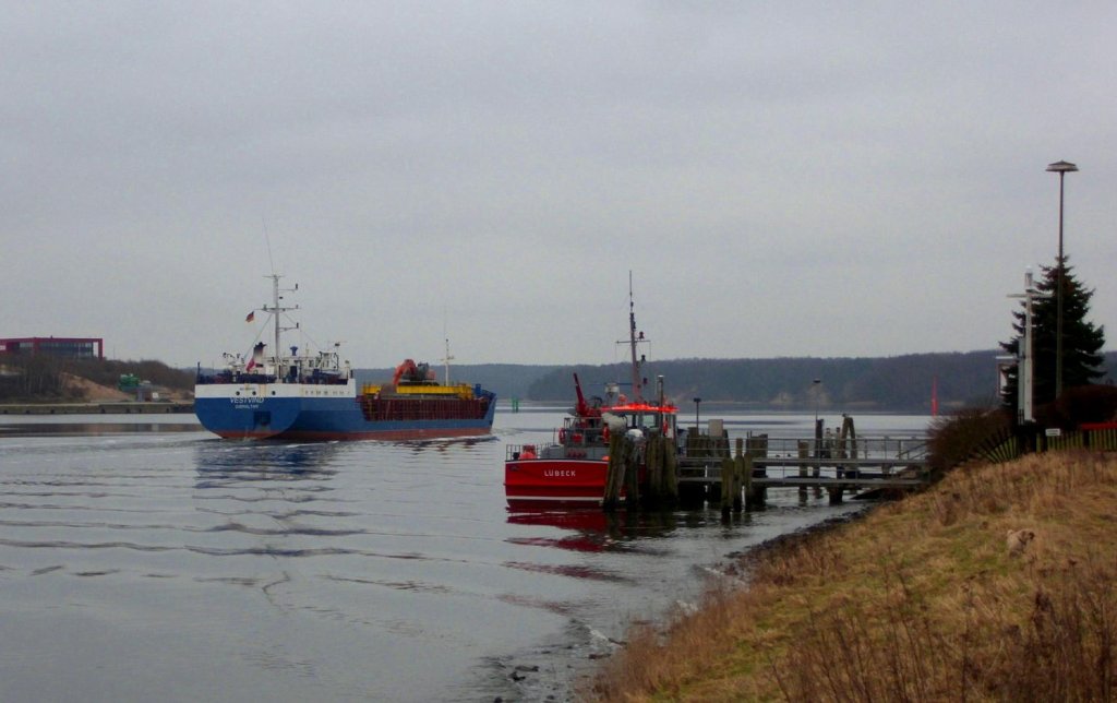 MS VESTVIND IMO 8209743, Ex: ETTINA luft seewrts mit Kurs Dnemark...
Aufgenommen: 2.3.2012