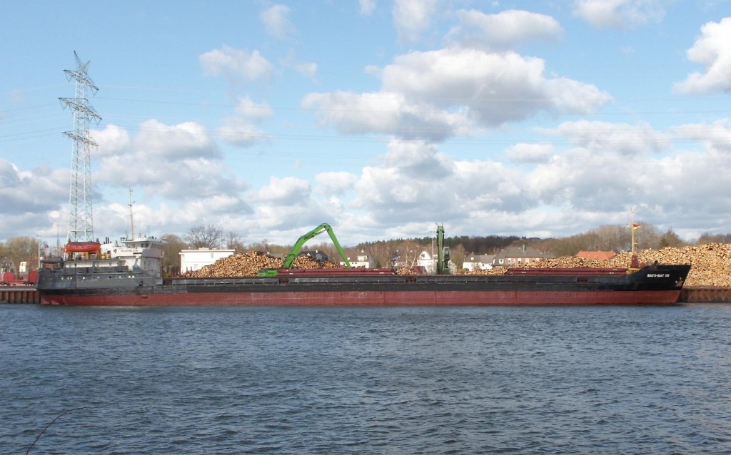 MS VOLGO-BALT 136 IMO 8851390, Baujahr 1971, 114m lang und 13m breit, liegt am Lbecker CTL-Kai in Siems...  Aufgenommen: 31.3.2012