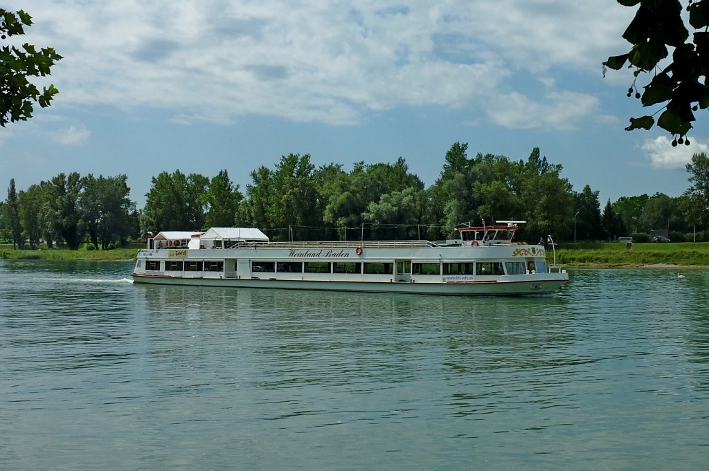 MS  Weinland Baden  bei einer Ausflugsfahrt auf dem Altrhein bei Breisach, Juli 2012