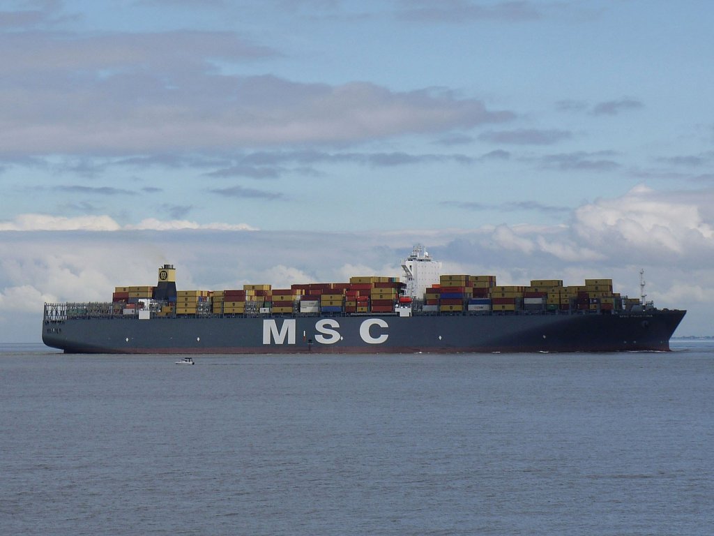 MSC FAUSTINA, Monrovia (IMO 9447885), Lnge 366m, Breite 48m, gebaut 2010 bei SAMSUNG SHIPBUILDING & HEAVY INDUSTRIES, SEOUL, SOUTH KOREA, Flagge Liberia; einlaufend Cuxhaven Alte Liebe, 13.08.2011
