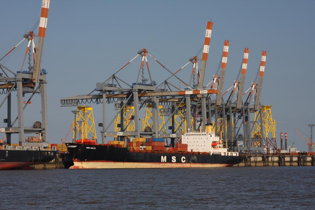 MSC Malin lag am 6.7.2013 bei herrlichem Foto Licht
am Container Kai in Bremerhaven.