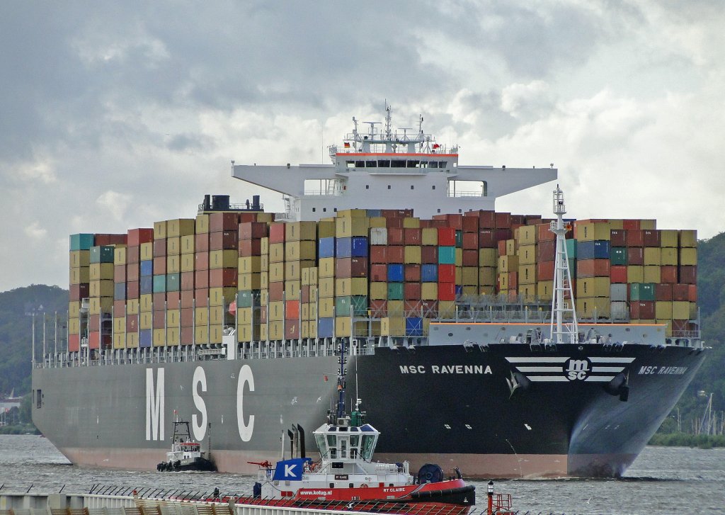  MSC Ravenna  Hamburg 30.08.2011
Monster Containership
Lnge:	366.0m
Breite:	51.0m