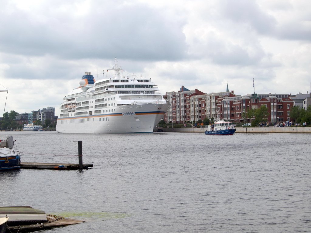 M.S.Europa am 21.7.2011 in Wilhelmshaven am Bontekai