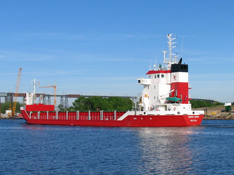Nachschuss auf NORDIC DIANA (IMO 9116010), Delfzul, (Niederlande), L: 90,0m, B: 14,0m gebaut 1996 bei VOLHARDING SHIPYARD, HOOGEZAND NETHERLANDS, auf dem Nord-Ostsee-Kanal (NOK) in Richtung Kiel am 05.06.2010 in Rendsburg
