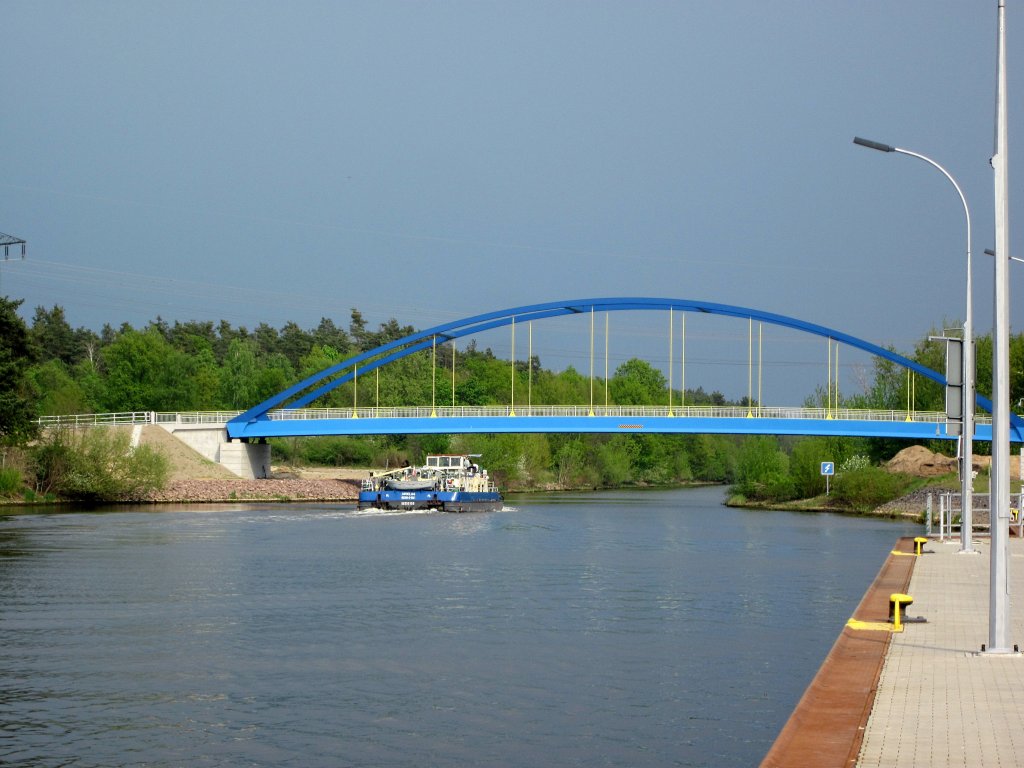 Nachschuss auf das Polnische Schubboot Bizon-0-158 am 26.04.2011 auf dem EHK Hhe Wusterwitz Fahrtrichtung Brandenburg.