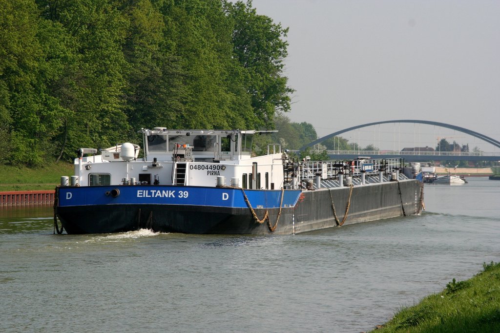 Nachschuss auf das TMS Eiltank 39 , 04804490 , am 28.04.2011 im DEK bei Riesenbeck Fahrtrichtung Mnster.