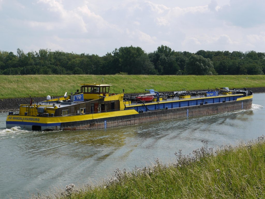 Nachschuss auf TMS PIZ MANDALA (ENI 04400300) von Hamburg kommend auf dem  Heide-Suez ; 17.08.2011
