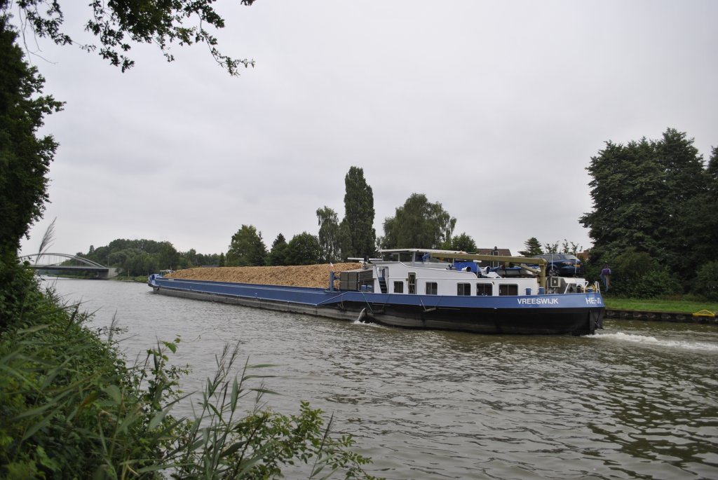 Nachschuss auf die VREEWJK HE-JO, am Mittelandkanal bei Hannover/Grabsen am 04.07.2011.