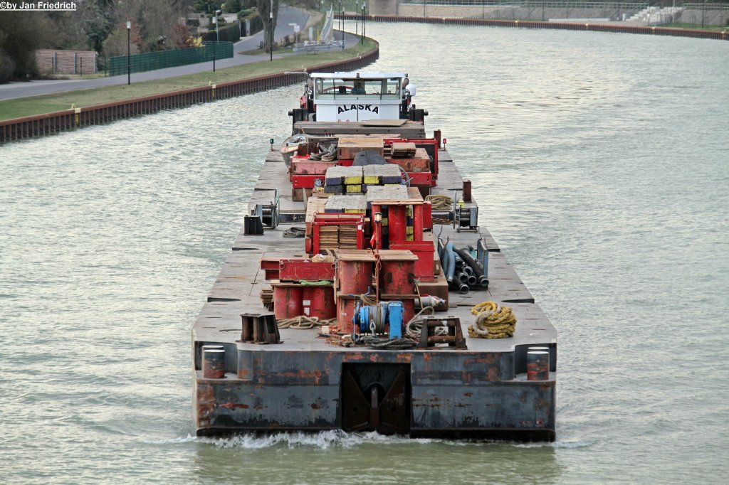 Name: Alaska
ENI: 2313823
Ex Namen: Fiat/Maas/Neptuns 9/Montana
Bj: 1973 in Maassluis bei H.d.Haas, Baunummer 161
Lnge: 16,77m
Breite: 7,05m
Tiefgang: 1,5m
KW/PS 2x403/548 Caterpillar
Heimathafen: Lelystad

Am 28.03.2011 zu Berg in Riesenbeck (DEK km 105)