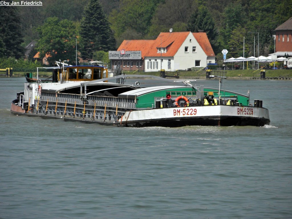 Name: BM 5229
gemeldet in: Bydgoszcz
Nationalitt: Polnisch
Europanummer: 08340135

Lnge: 57,00 m
Breite: 7,60 m
Tiefgang: 1,85 m
Tonnage: 507 t

Maschinenleistung: 2 x 165 PS
Maschinen-Hersteller: Puck

Baujahr: 1964
Bau-Nr.: B 068/165
Erbaut in: Polen
Bauwerft: Plocka Stocznia Rzeczna, Plock