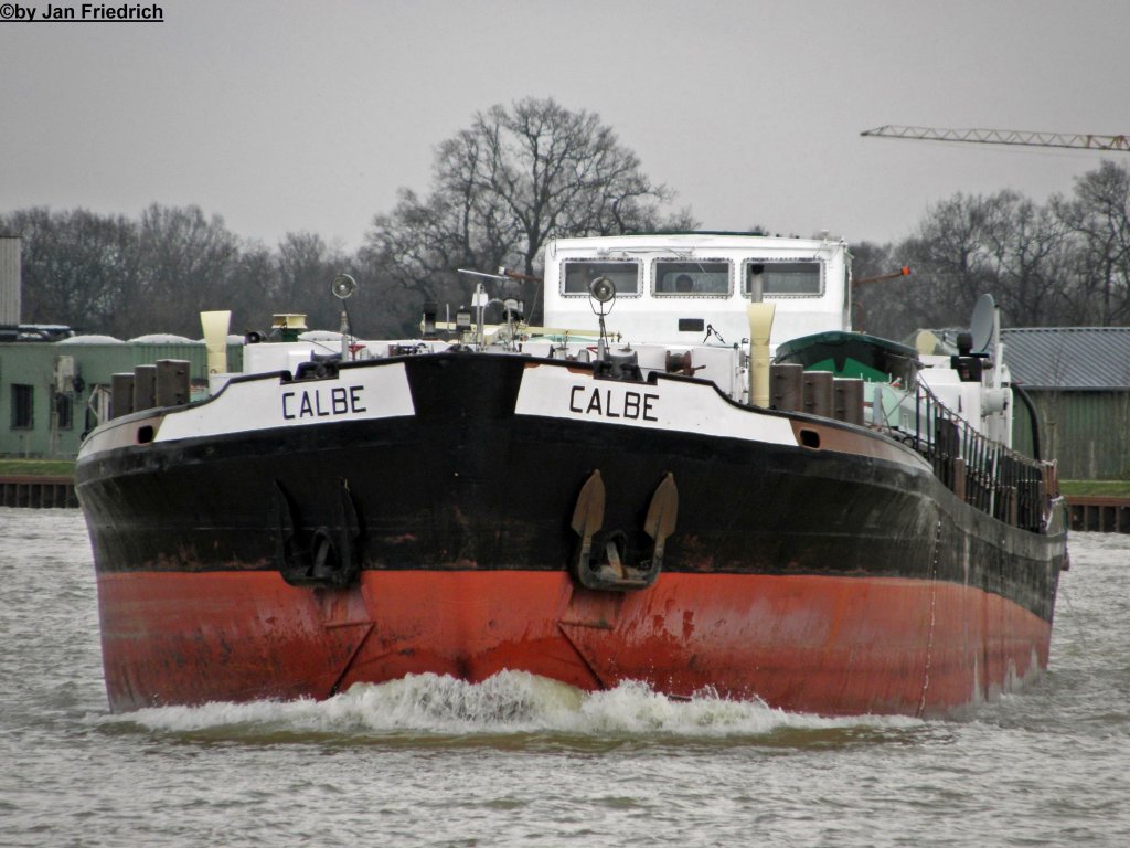 Name: Calbe
gemeldet in: Tangermnde
Nationalitt: Deutschland
ENI: 8240069
Lnge: 67m
Breite: 8,20m
Tiefgang: 2,35 
Tonnen: 808t
Bauwerft: VEB Elbewerft Boizenburg / DDR 
Bauort: Boizenburg
Baujahr: 1961
Baunr.: 336:
Hauptmaschine: SKL 8 NVD 36 A mit 420 PS